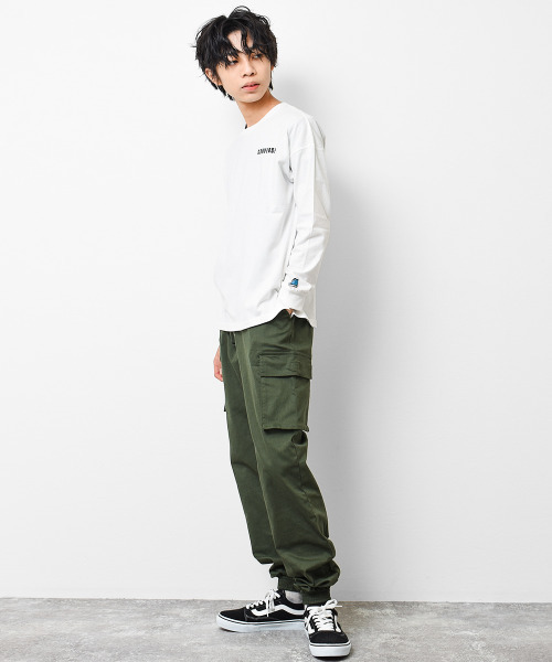 CONVERSE(コンバース)の「CONVERSE 別注袖ロゴプリントロングTシャツ(Tシャツ/カットソー・キッズ・ブラック/オフホワイト/グレイッシュベージュ・140/150/130/160)」の4枚目の写真
