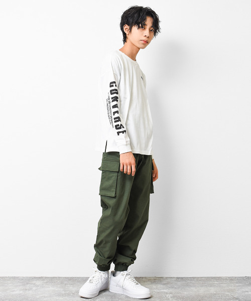 CONVERSE(コンバース)の「CONVERSE 別注袖ロゴプリントロングTシャツ(Tシャツ/カットソー・キッズ・ブラック/オフホワイト/グレイッシュベージュ・140/150/130/160)」の5枚目の写真