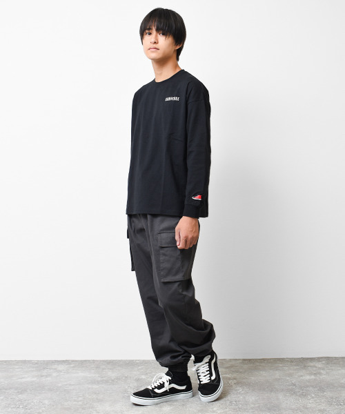 CONVERSE(コンバース)の「CONVERSE 別注袖ロゴプリントロングTシャツ(Tシャツ/カットソー・キッズ・ブラック/オフホワイト/グレイッシュベージュ・140/150/130/160)」の6枚目の写真