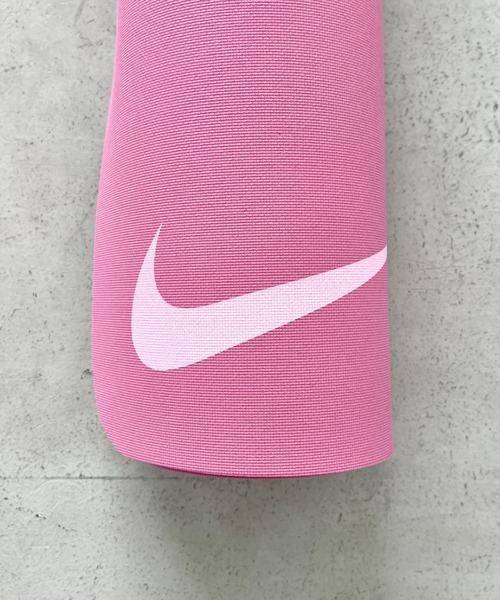 NIKE（ナイキ）の「NIKE(ナイキ)/トレーニングマット ヨガマット 4mm リバーシブル（スポーツグッズ・レディース・バイオレット/グレー/オレンジ/ピンク・FREE）」の13枚目の写真