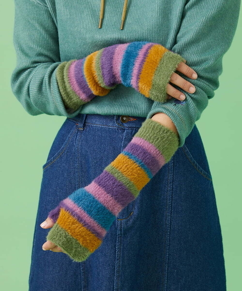 Jocomomola（ホコモモラ）の「フェイクファーアームウォーマー（手袋・レディース・グリーン/パープル・40）」の2枚目の写真