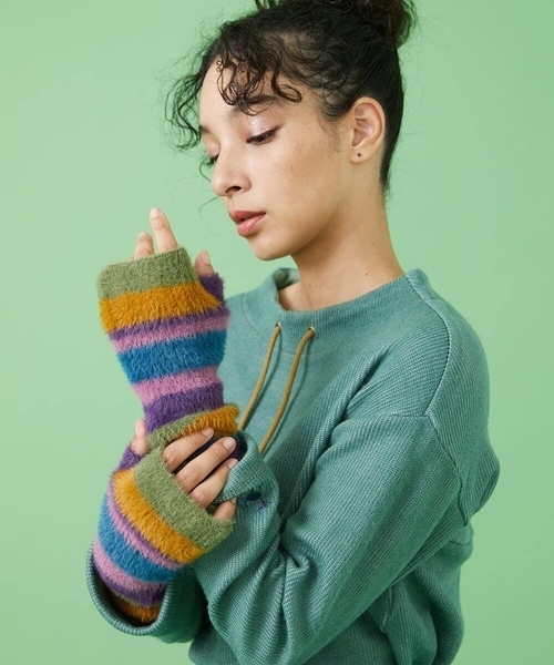 Jocomomola（ホコモモラ）の「フェイクファーアームウォーマー（手袋・レディース・グリーン/パープル・40）」の8枚目の写真