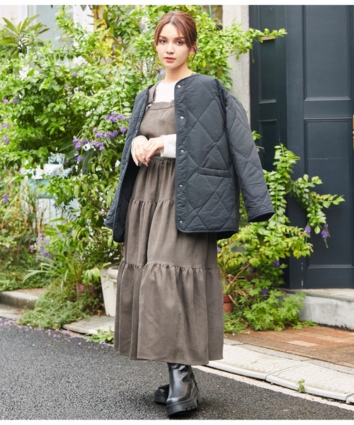 CHILLE(チル)の「ティアード ジャンパースカート(ワンピース・レディース・アイボリー/スミクロ・FREE)」の11枚目の写真