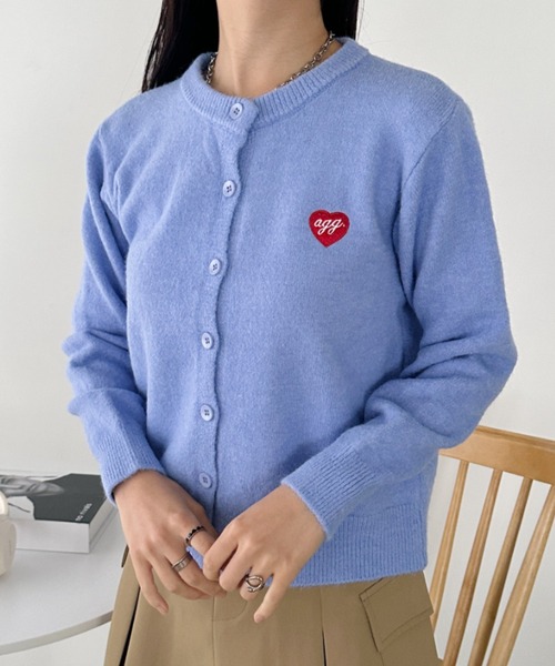 CLEA（クレア）の「ワンポイントハート刺繍カーディガントップス（カーディガン/ボレロ・レディース・ブラック/ピンクベージュ/ホワイト/グレー/ブルー・FREE）」の4枚目の写真