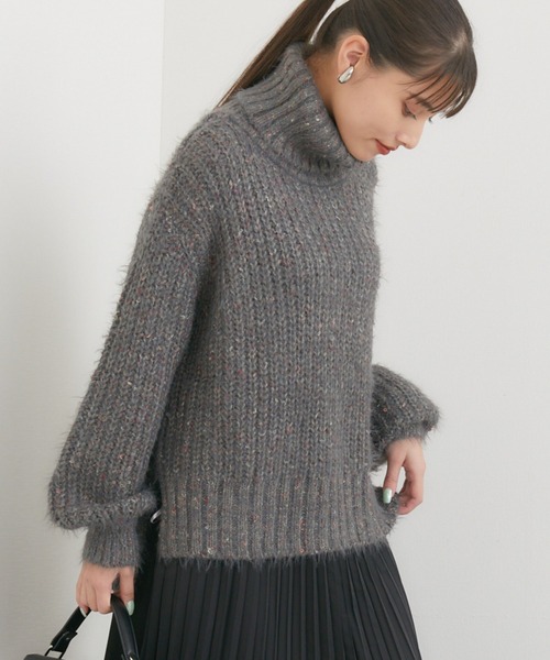 ROSIEE（ロージー）の「ROSIEE シャギーオフタートル（ニット/セーター・レディース・チャコールグレー/ホワイト・FREE）」の2枚目の写真