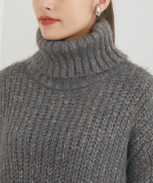 ROSIEE（ロージー）の「ROSIEE シャギーオフタートル（ニット/セーター・レディース・チャコールグレー/ホワイト・FREE）」の6枚目の写真