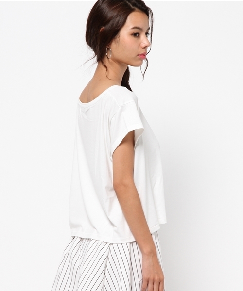 AZUL by moussy（アズールバイマウジー）の「TR天竺クロプド半袖PO（Tシャツ/カットソー・レディース・ブラック/ダークカーキ/オフホワイト/キャメル/ブラック系その他・SMALL/LARGE/X-LARGE/MEDIUM）」の7枚目の写真