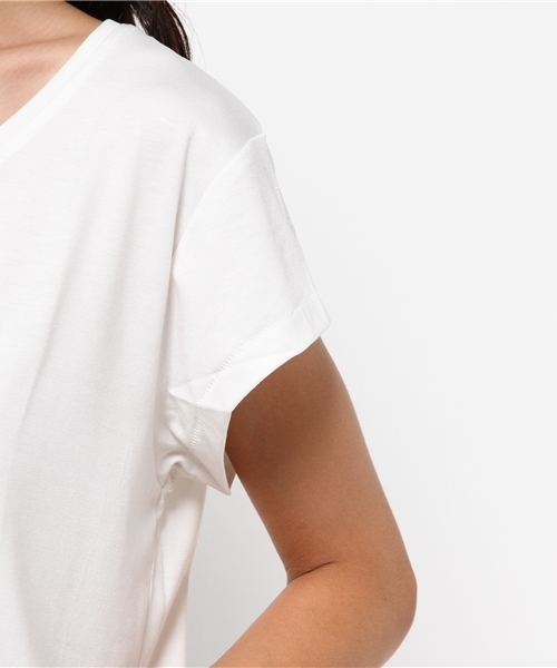 AZUL by moussy（アズールバイマウジー）の「TR天竺クロプド半袖PO（Tシャツ/カットソー・レディース・ブラック/ダークカーキ/オフホワイト/キャメル/ブラック系その他・SMALL/LARGE/X-LARGE/MEDIUM）」の11枚目の写真