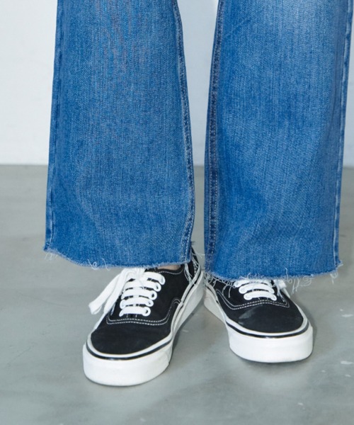 Auntie Rosa Holiday（アンティローザホリデー）の「スリットダメージストレートデニム / サイズ展開あり（デニムパンツ・レディース・ブルー/ライトブルー・X-SMALL/SMALL/MEDIUM）」の3枚目の写真