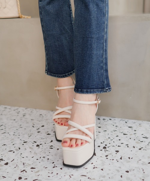 LIPSERVICE（リップサービス）の「ボリュームソールラインサンダル（サンダル・レディース・ブラック/アイボリー・S/M/L）」の7枚目の写真