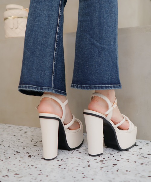 LIPSERVICE（リップサービス）の「ボリュームソールラインサンダル（サンダル・レディース・ブラック/アイボリー・S/M/L）」の6枚目の写真