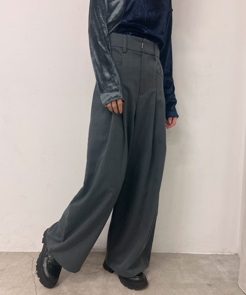 byYOUANCE（バイユアンス）の「ポケット切り替えタックスラックスパンツ（スラックス・レディース・ブラック/グレー・SMALL/MEDIUM）」の11枚目の写真