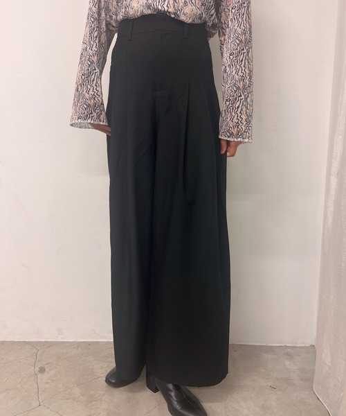 byYOUANCE（バイユアンス）の「ポケット切り替えタックスラックスパンツ（スラックス・レディース・ブラック/グレー・SMALL/MEDIUM）」の5枚目の写真