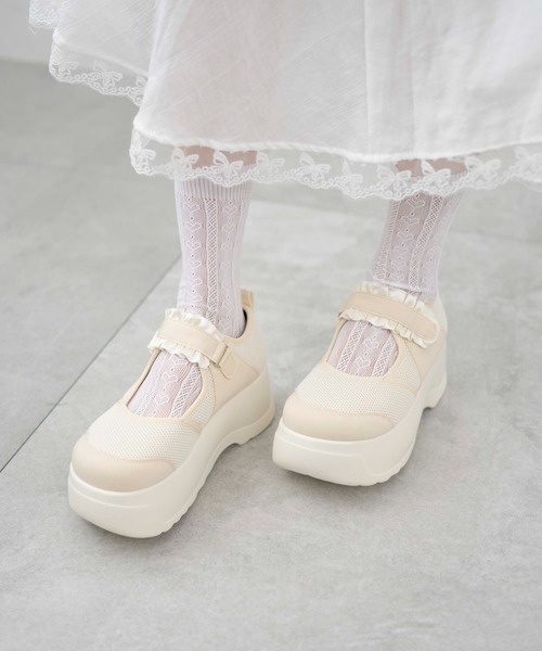 WEGO（ウィゴー）の「WEGO/フリルベルクロシューズ（ドレスシューズ・レディース・アイボリー/ブラック・LARGE/MEDIUM）」の3枚目の写真