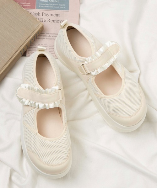 WEGO（ウィゴー）の「WEGO/フリルベルクロシューズ（ドレスシューズ・レディース・アイボリー/ブラック・LARGE/MEDIUM）」の8枚目の写真