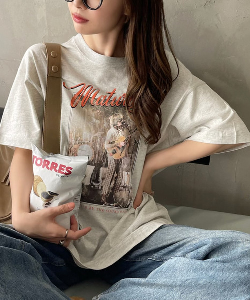 Ada.(エイダ)の「バンドプリント ヴィンテージライク ピグメント Tシャツ(Tシャツ/カットソー・レディース・チャコール/オートミール/アイボリー/ネイビー・FREE)」の3枚目の写真