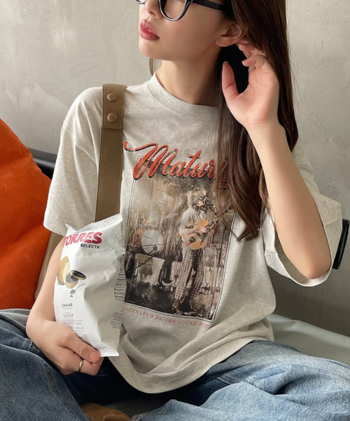 Ada.(エイダ)の「バンドプリント ヴィンテージライク ピグメント Tシャツ(Tシャツ/カットソー・レディース・チャコール/オートミール/アイボリー/ネイビー・FREE)」の5枚目の写真