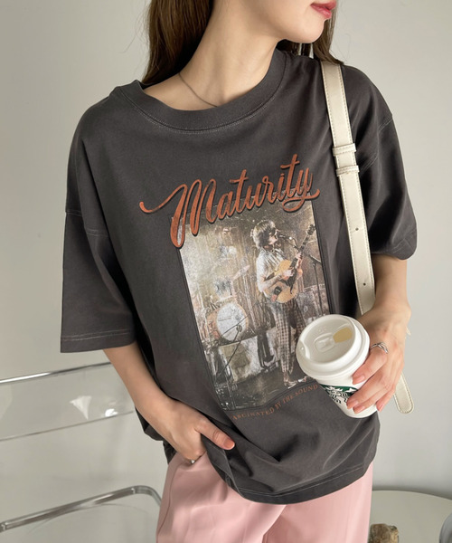 Ada.(エイダ)の「バンドプリント ヴィンテージライク ピグメント Tシャツ(Tシャツ/カットソー・レディース・チャコール/オートミール/アイボリー/ネイビー・FREE)」の17枚目の写真