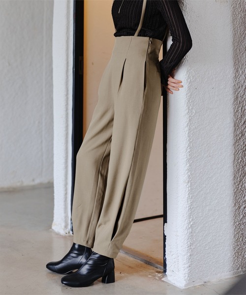 titivate(ティティベイト)の「サス付ジョガーパンツ(その他パンツ・レディース・グレイッシュベージュ/グレー/ブラック・S/M/XS)」の3枚目の写真