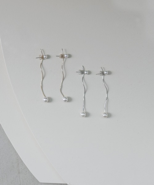 hellam（へラム）の「ウェーブラインパールピアス（ピアス（両耳用）・レディース・シルバー/ゴールド・FREE）」の5枚目の写真