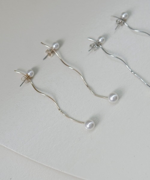 hellam（へラム）の「ウェーブラインパールピアス（ピアス（両耳用）・レディース・シルバー/ゴールド・FREE）」の8枚目の写真