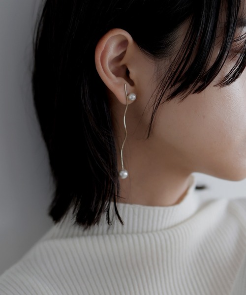 hellam（へラム）の「ウェーブラインパールピアス（ピアス（両耳用）・レディース・シルバー/ゴールド・FREE）」の7枚目の写真