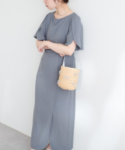natural couture(ナチュラルクチュール)の「【WEB限定】osonoハチワレスリーブスリットワンピース(ワンピース・レディース・ブルー系その他/イエロー/ブラック/アイボリー・LARGE/MEDIUM)」の4枚目の写真