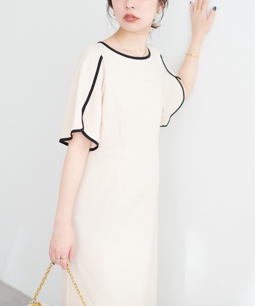 natural couture(ナチュラルクチュール)の「【WEB限定】osonoハチワレスリーブスリットワンピース(ワンピース・レディース・ブルー系その他/イエロー/ブラック/アイボリー・LARGE/MEDIUM)」の5枚目の写真