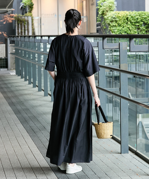 IENA(イエナ)の「コットンシルク ピンタック フレア ワンピース(ワンピース・レディース・ベージュ/レッド/ブラック・36/38)」の11枚目の写真