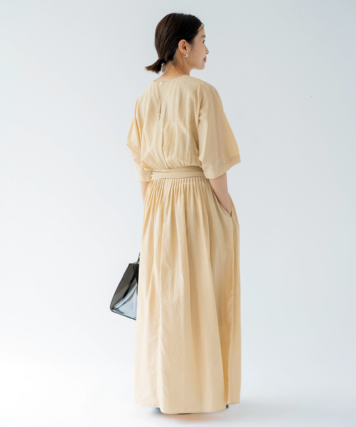 IENA(イエナ)の「コットンシルク ピンタック フレア ワンピース(ワンピース・レディース・ベージュ/レッド/ブラック・36/38)」の5枚目の写真