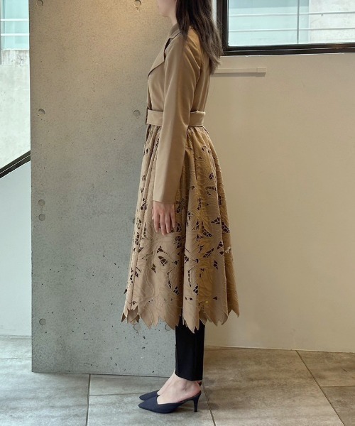 JENNE(ジェンヌ)の「ラグジュアリーレーストレンチコート(トレンチコート・レディース・ベージュ/ブラック・LARGE/MEDIUM/SMALL)」の12枚目の写真