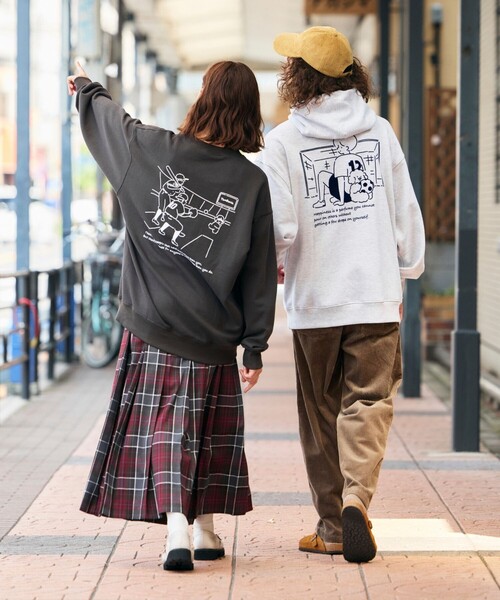 FREAK'S STORE(フリークスストア)の「tombonia/トムボニア 別注 フットボールグラフィック バックプリント パーカー(パーカー・メンズ・アッシュグレー/ブルー/チャコール/ネイビー・SMALL/MEDIUM/LARGE)」の2枚目の写真
