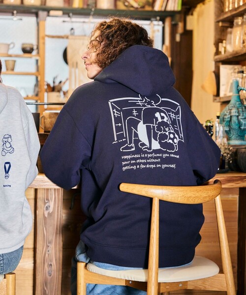 FREAK'S STORE(フリークスストア)の「tombonia/トムボニア 別注 フットボールグラフィック バックプリント パーカー(パーカー・メンズ・アッシュグレー/ブルー/チャコール/ネイビー・SMALL/MEDIUM/LARGE)」の18枚目の写真