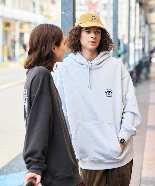 FREAK'S STORE(フリークスストア)の「tombonia/トムボニア 別注 フットボールグラフィック バックプリント パーカー(パーカー・メンズ・アッシュグレー/ブルー/チャコール/ネイビー・SMALL/MEDIUM/LARGE)」の11枚目の写真