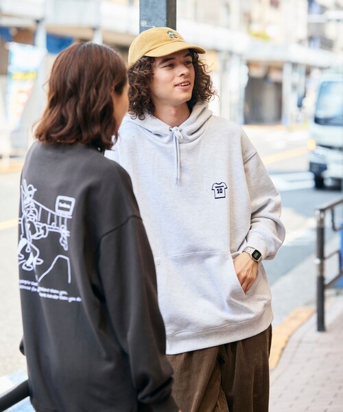 FREAK'S STORE(フリークスストア)の「tombonia/トムボニア 別注 フットボールグラフィック バックプリント パーカー(パーカー・メンズ・アッシュグレー/ブルー/チャコール/ネイビー・SMALL/MEDIUM/LARGE)」の12枚目の写真