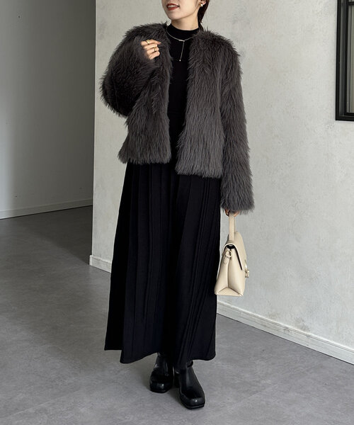 Thevon（ゼボン）の「ハイネックビスチェ切替ニットワンピース（ワンピース・レディース・チャコールグレー/ブラック/モカ/グレイッシュベージュ・FREE）」の8枚目の写真