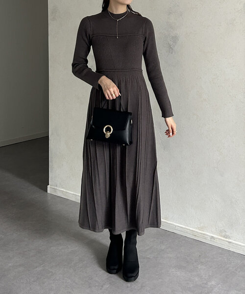 Thevon（ゼボン）の「ハイネックビスチェ切替ニットワンピース（ワンピース・レディース・チャコールグレー/ブラック/モカ/グレイッシュベージュ・FREE）」の9枚目の写真