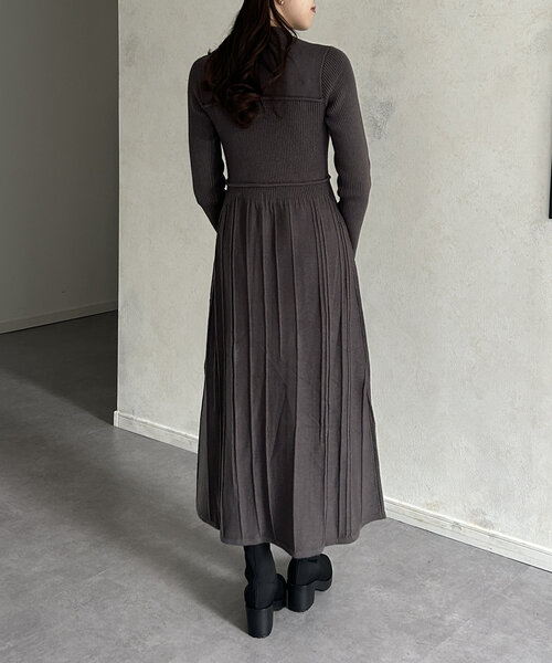 Thevon（ゼボン）の「ハイネックビスチェ切替ニットワンピース（ワンピース・レディース・チャコールグレー/ブラック/モカ/グレイッシュベージュ・FREE）」の11枚目の写真