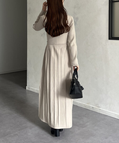 Thevon（ゼボン）の「ハイネックビスチェ切替ニットワンピース（ワンピース・レディース・チャコールグレー/ブラック/モカ/グレイッシュベージュ・FREE）」の22枚目の写真