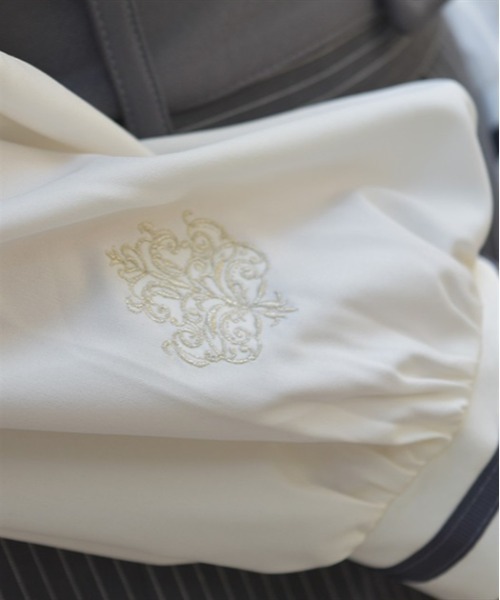 axes femme（アクシーズファム）の「袖口刺繍チェーン付フラシブラウス（シャツ/ブラウス・レディース・ワイン/カーキ/キナリ・MEDIUM/LARGE）」の16枚目の写真