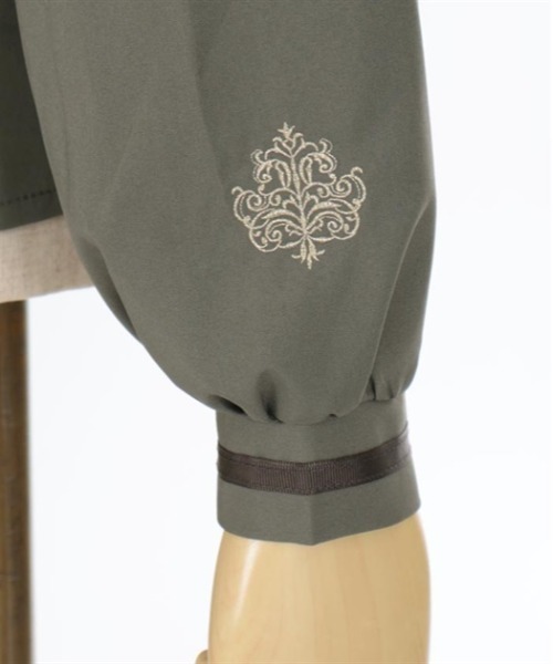 axes femme（アクシーズファム）の「袖口刺繍チェーン付フラシブラウス（シャツ/ブラウス・レディース・ワイン/カーキ/キナリ・MEDIUM/LARGE）」の9枚目の写真