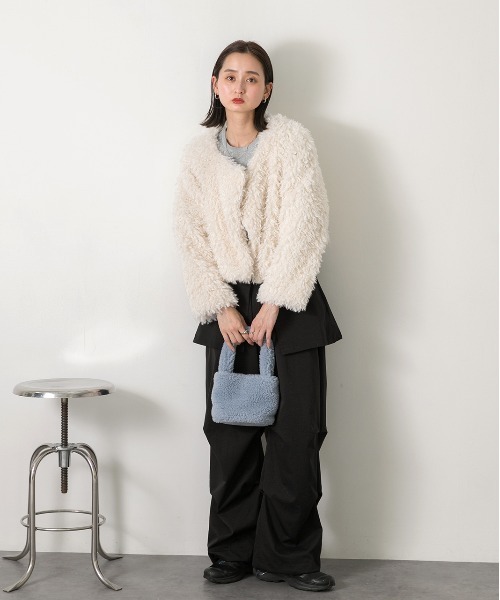 美品✨アドーア ノーカラージャケット ショート丈 フレアスリーブ 36 Flolia ジャケット ノーカラージャケット スリットスリーブ ショート丈