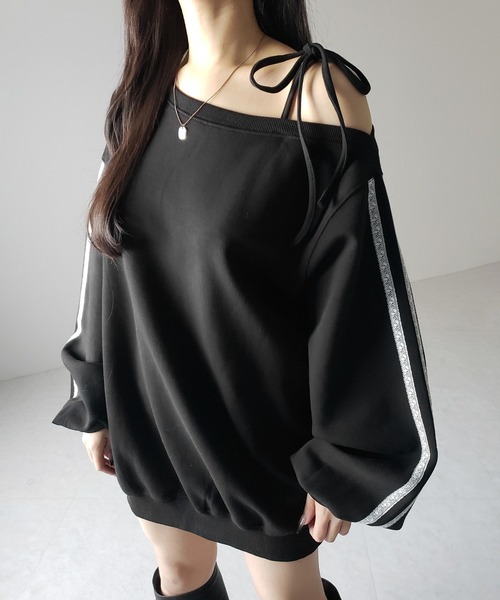 me+em select(ミームセレクト)の「【 3color 】ワンショルリボンレースサイドラインオーバースウェット / One-shoulder ribbon lace side line over sweatshirt(スウェット・レディース・グレー/ホワイト/ブラック・FREE)」の8枚目の写真