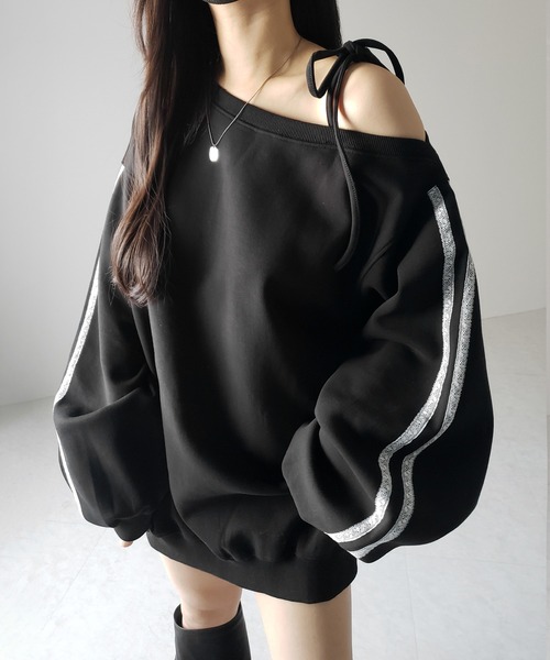 me+em select(ミームセレクト)の「【 3color 】ワンショルリボンレースサイドラインオーバースウェット / One-shoulder ribbon lace side line over sweatshirt(スウェット・レディース・グレー/ホワイト/ブラック・FREE)」の9枚目の写真