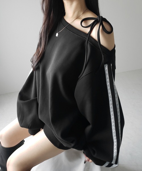 me+em select(ミームセレクト)の「【 3color 】ワンショルリボンレースサイドラインオーバースウェット / One-shoulder ribbon lace side line over sweatshirt(スウェット・レディース・グレー/ホワイト/ブラック・FREE)」の10枚目の写真