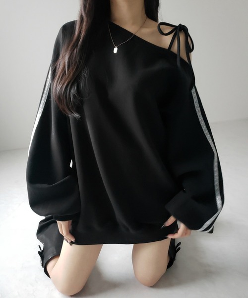 me+em select(ミームセレクト)の「【 3color 】ワンショルリボンレースサイドラインオーバースウェット / One-shoulder ribbon lace side line over sweatshirt(スウェット・レディース・グレー/ホワイト/ブラック・FREE)」の17枚目の写真