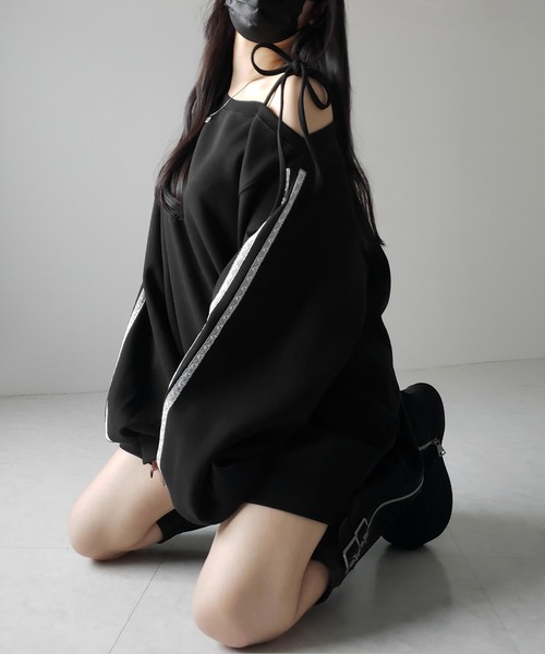me+em select(ミームセレクト)の「【 3color 】ワンショルリボンレースサイドラインオーバースウェット / One-shoulder ribbon lace side line over sweatshirt(スウェット・レディース・グレー/ホワイト/ブラック・FREE)」の18枚目の写真