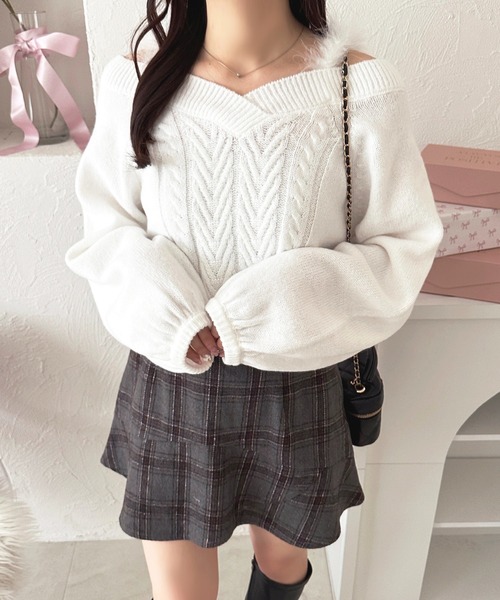 セール】【7周年限定アイテム】フェイクファー付きケーブルニット