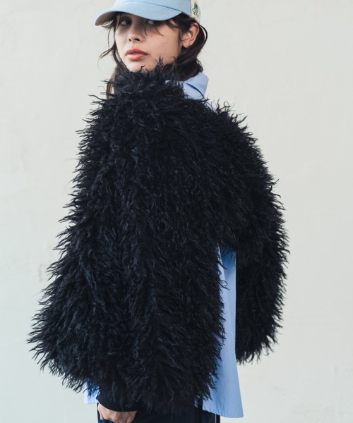ORIENT MILLINERY（オリエント ミリナリー）の「TIBETAN LAMB FUR ARM BOLERO | チベットラムエコファーバルーンアームボレロ（その他アウター・レディース・ブラック/ベージュ/ブルー・FREE）」の2枚目の写真
