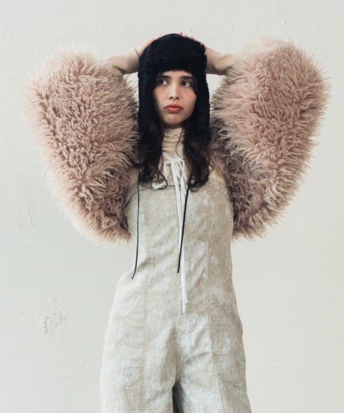 ORIENT MILLINERY（オリエント ミリナリー）の「TIBETAN LAMB FUR ARM BOLERO | チベットラムエコファーバルーンアームボレロ（その他アウター・レディース・ブラック/ベージュ/ブルー・FREE）」の15枚目の写真